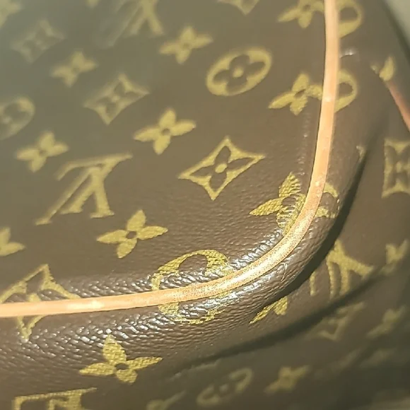 Louis Vuitton Classic Monogram Tote with Tan Accents - Picture 9 of 15